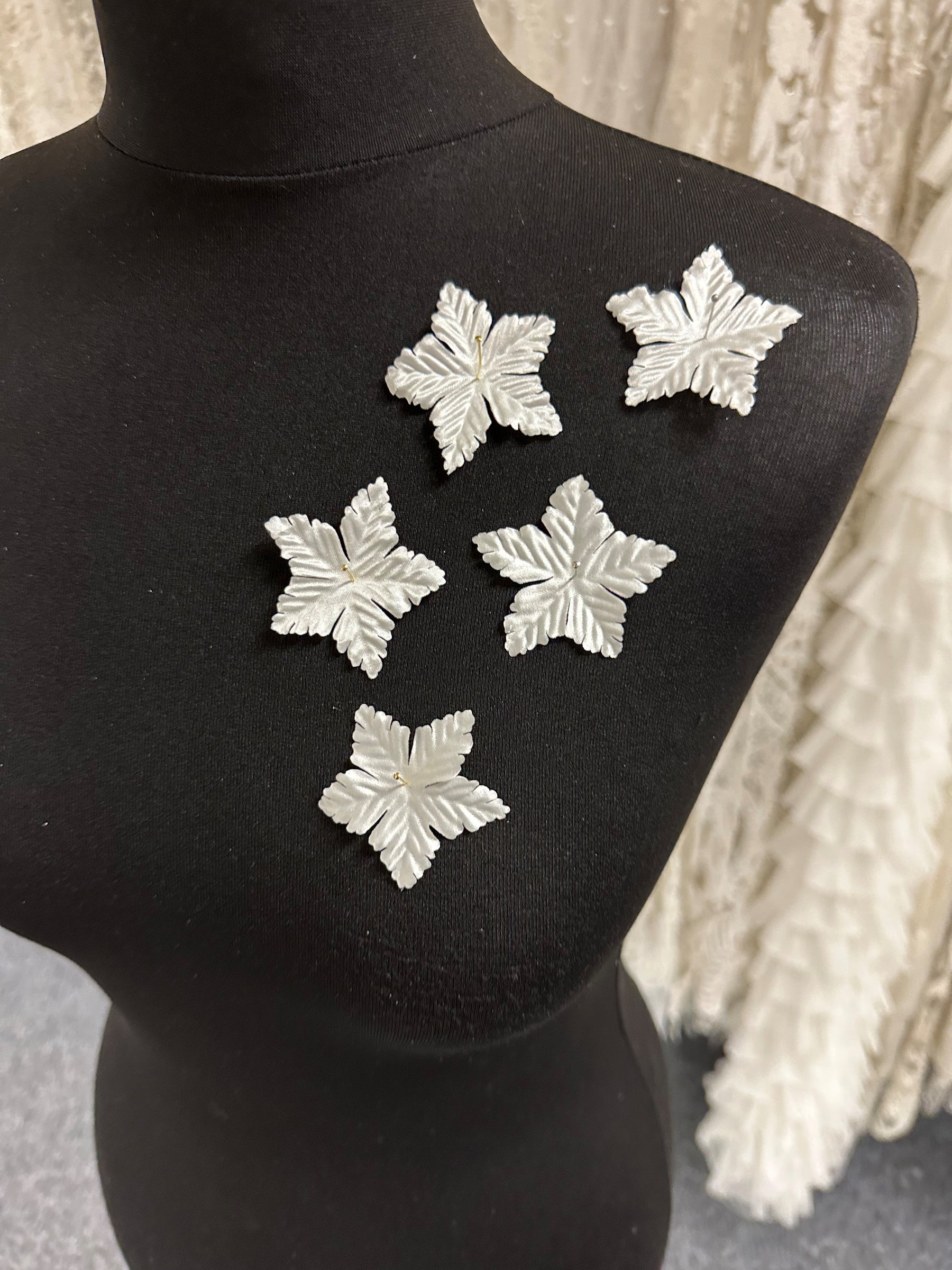 Pale Ivory Eco 5 Petal Flowers - MM0031 (Bag of 144)