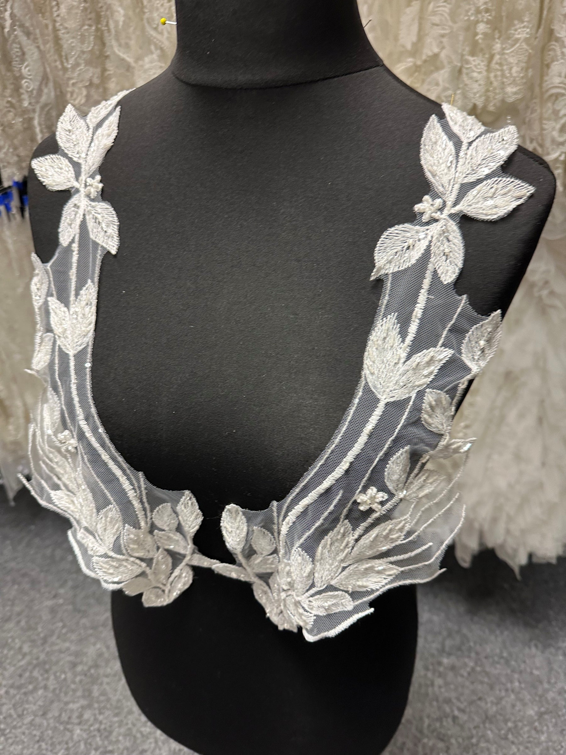 Appliques en dentelle perlée ivoire - MT4010