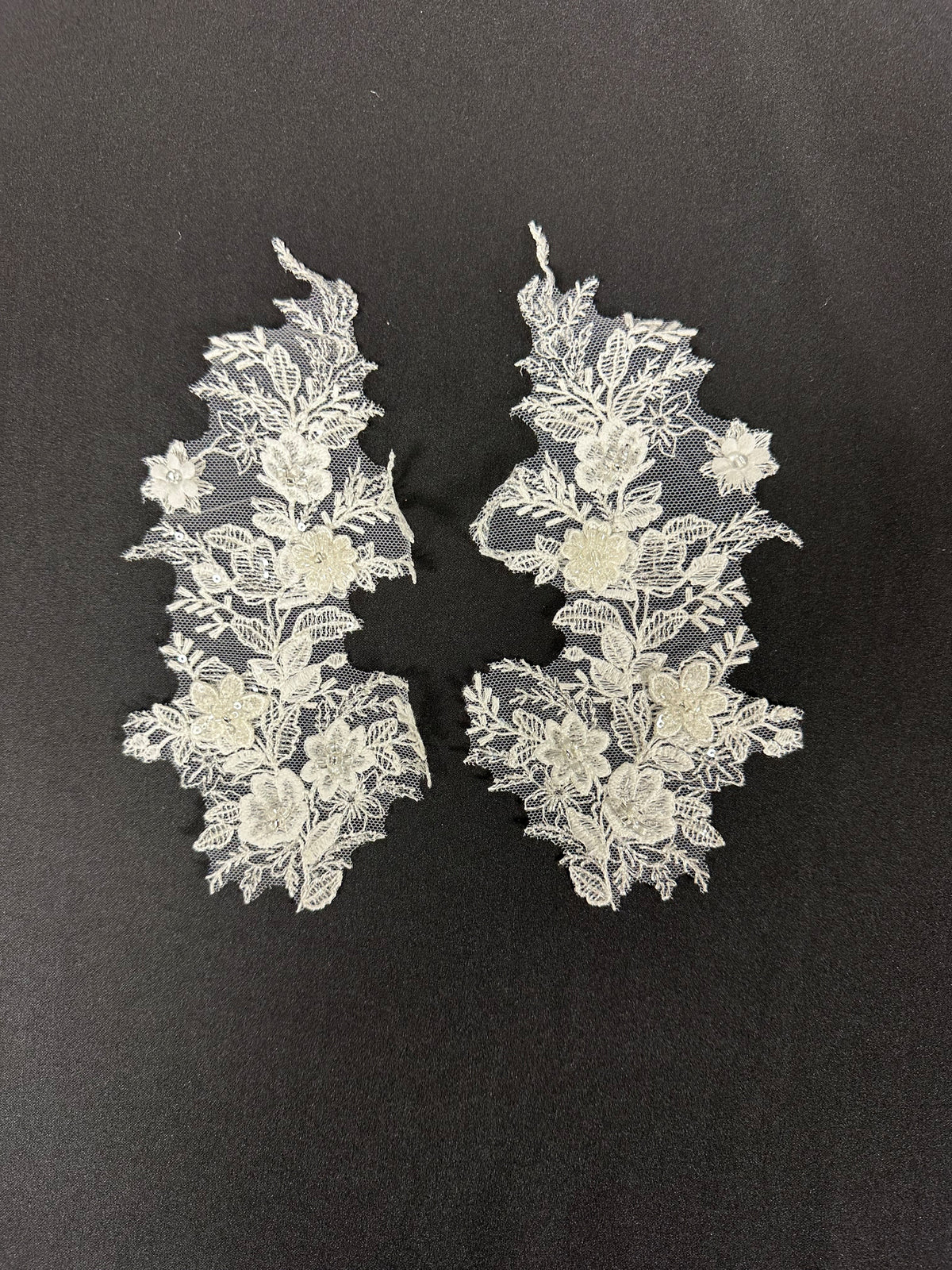 Appliques en dentelle perlée ivoire - MT4014