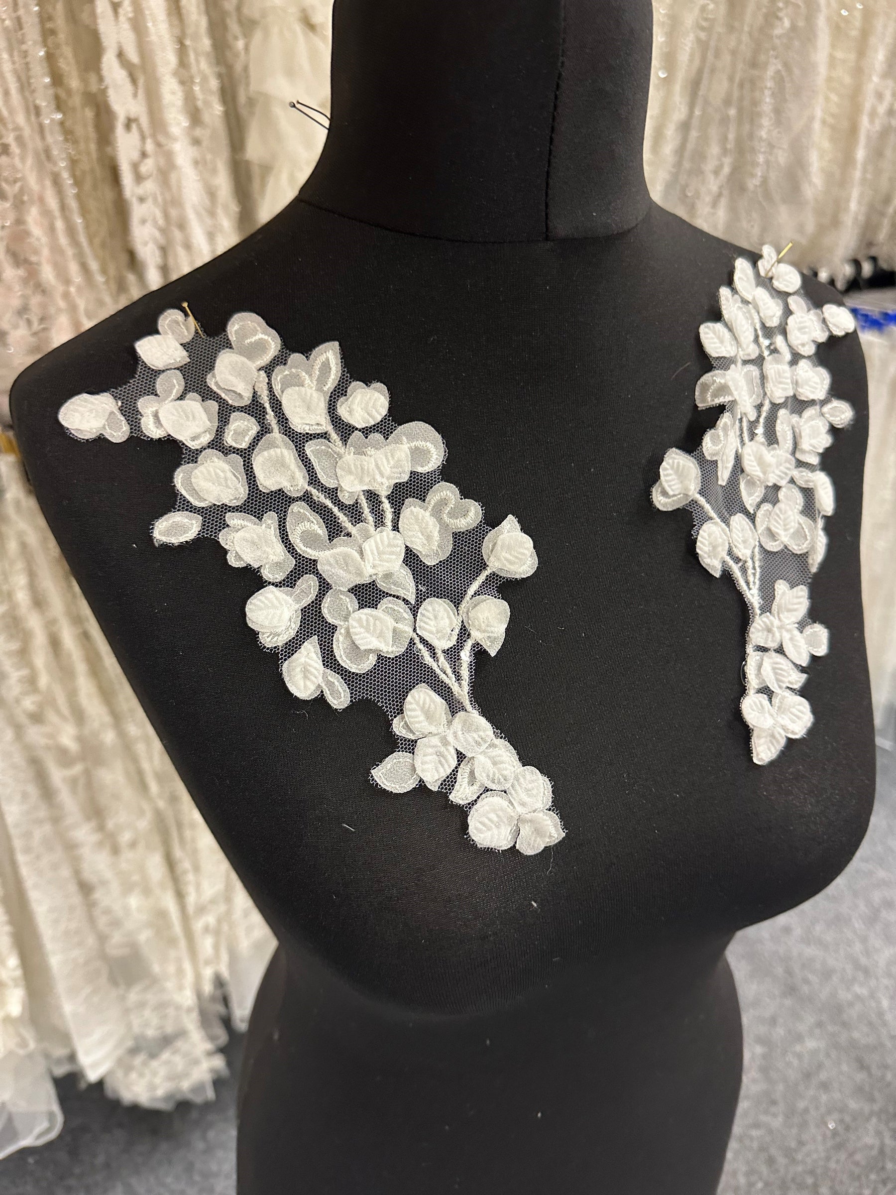 Appliques de dentelle brodée ivoire - MT6004