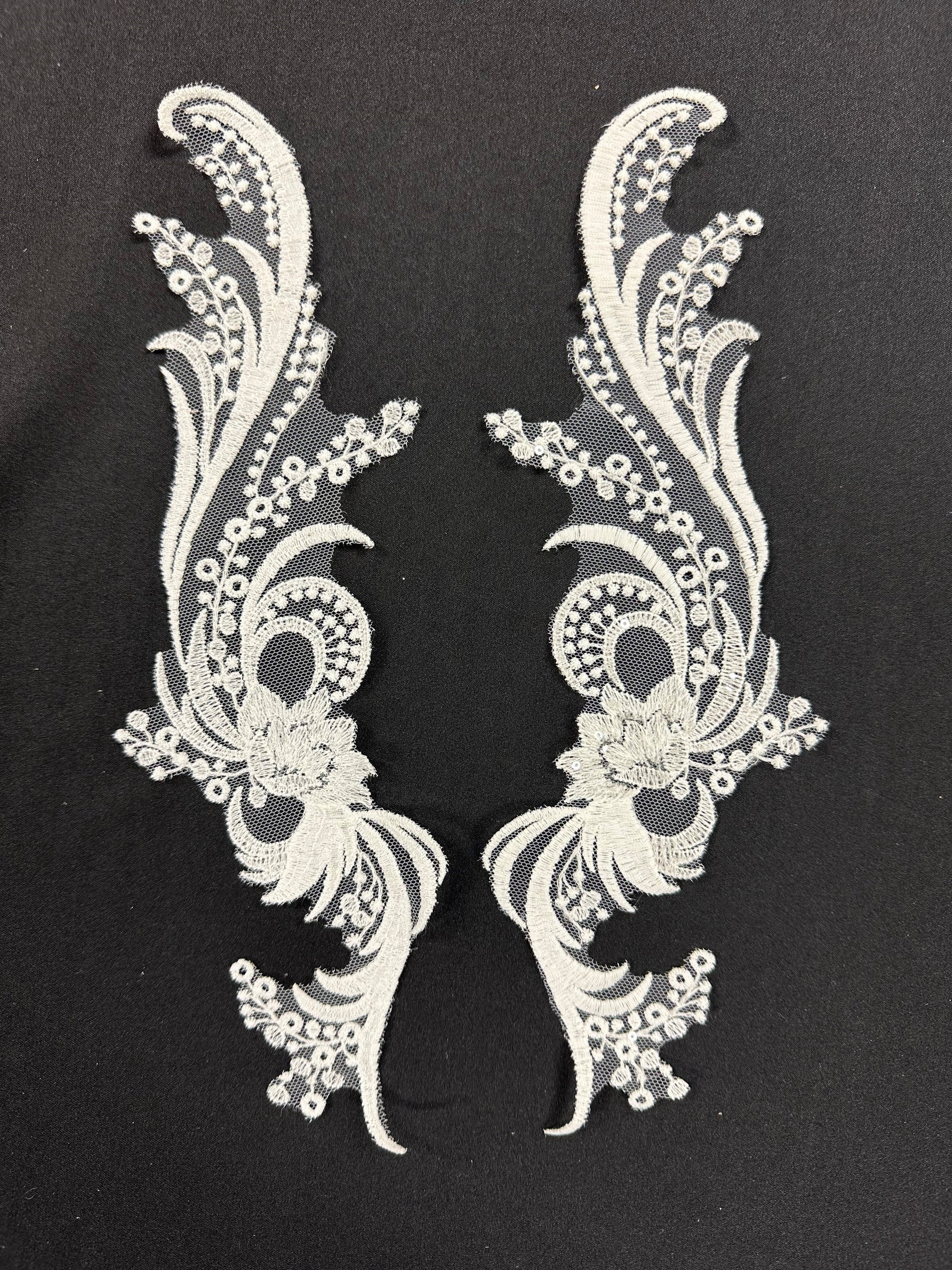 Appliques de dentelle brodée ivoire - MT6006