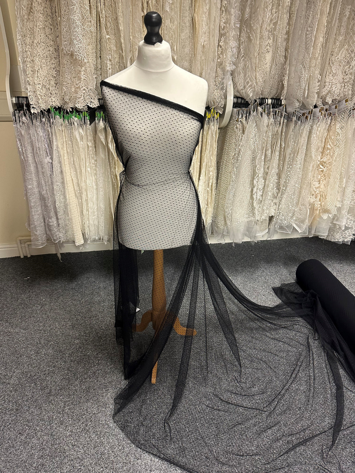 Tulle à pois noirs - Madelaine (CF)