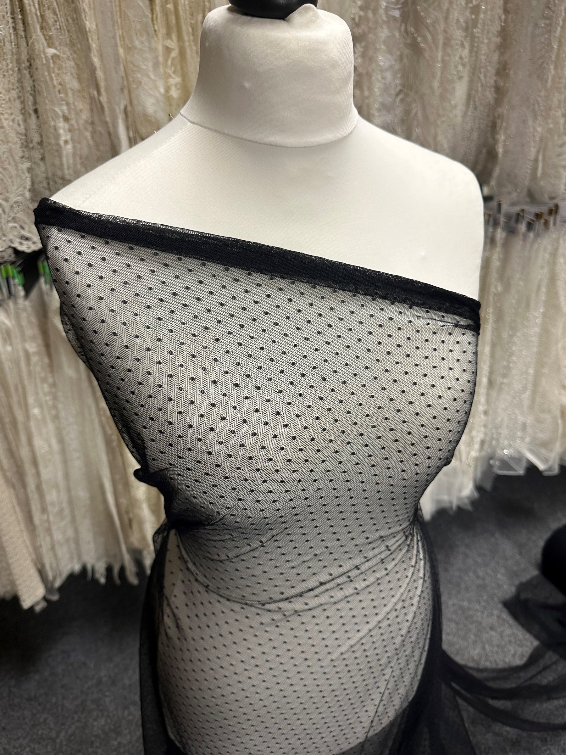 Tulle à pois noirs - Madelaine (CF)