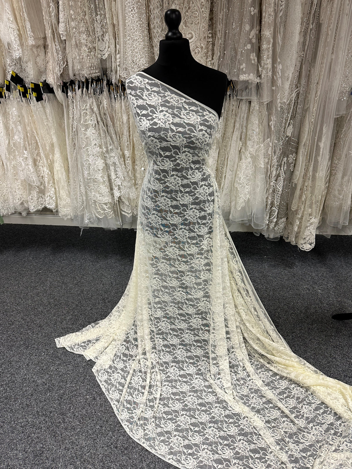 Dentelle extensible ivoire Raschel – Matina