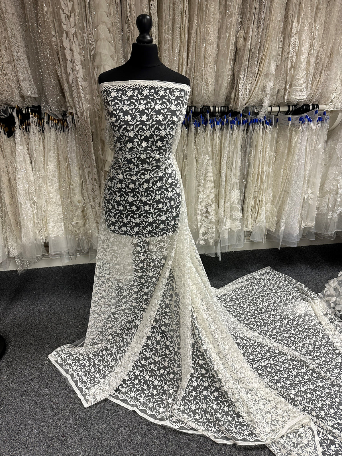 Dentelle florale brodée ivoire - Lizzy