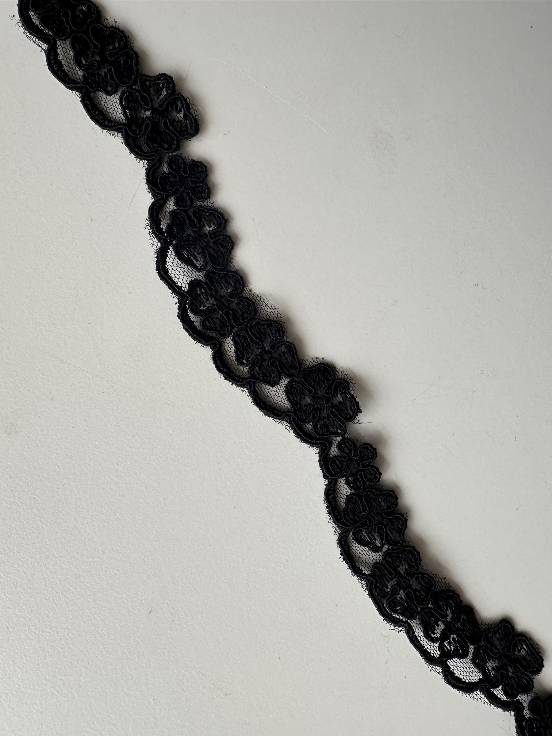 Bordure en dentelle noire cordée - Crépuscule