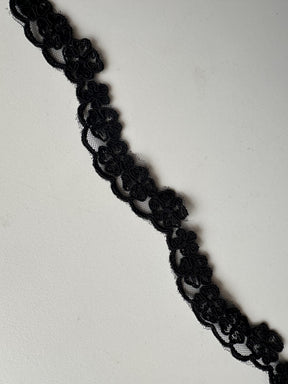 Bordure en dentelle noire cordée - T 457 Non perlée (CF)