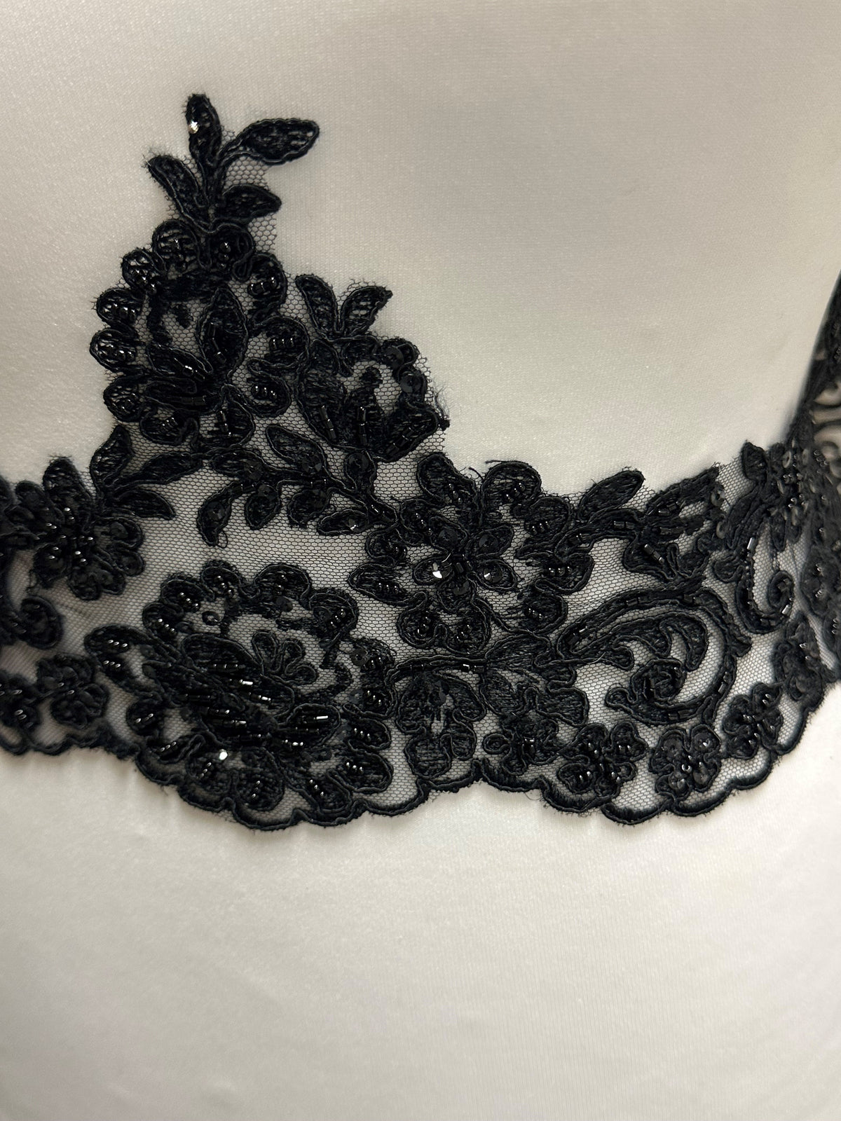 Bordure en dentelle noire perlée et cordée - Noisy