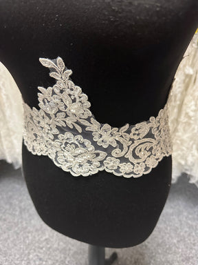 Bordure en dentelle ivoire perlée et cordée - Noisy