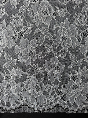 Dentelle Chantilly Ivoire - P177