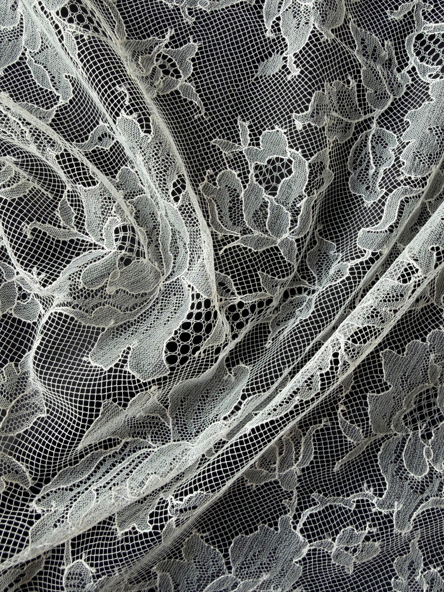 Dentelle Chantilly Ivoire - P177