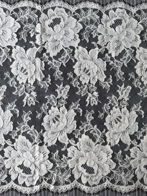 Dentelle de Chantilly ivoire - P180