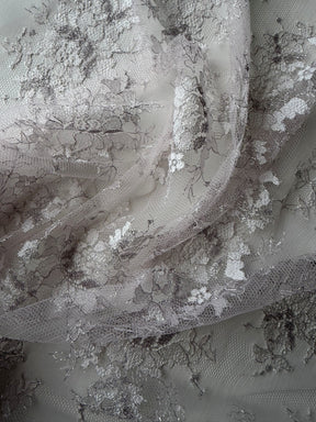 Dentelle de Chantilly Rose Poudré et Argentée - P186