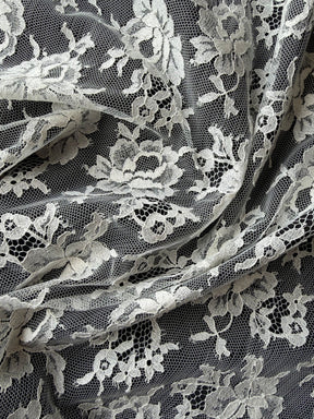 Dentelle Chantilly ivoire - P204