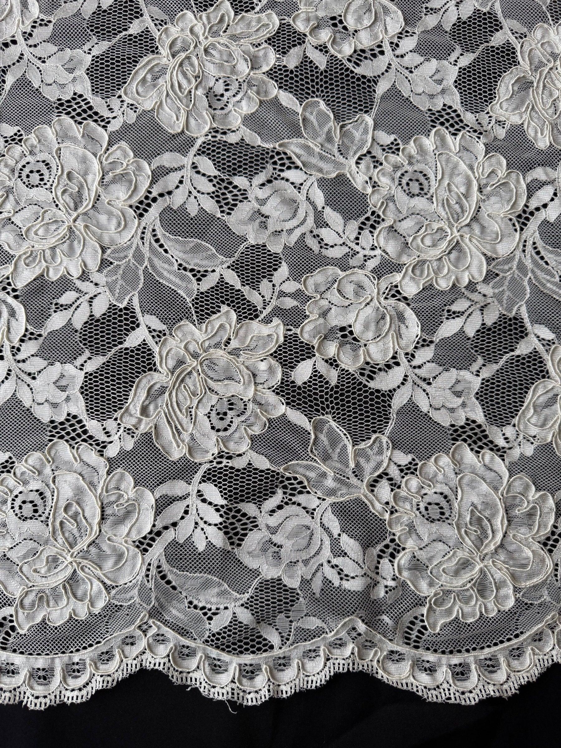Dentelle cordée ivoire - P213