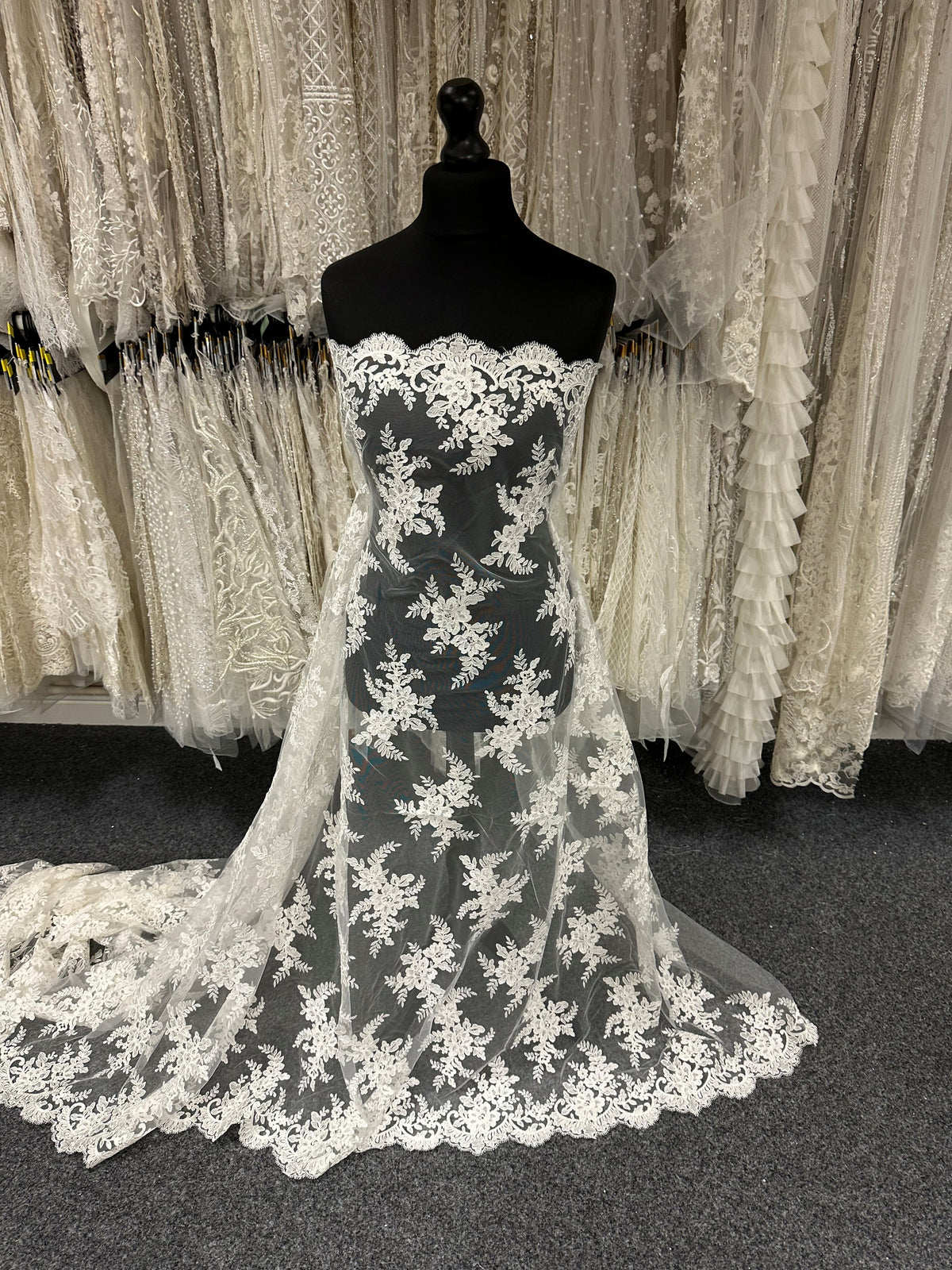 Ivory Corded Embroidery Lace - P233