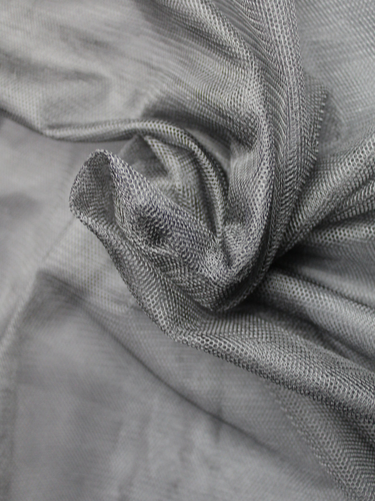 Tulle noir souple pour voiles – P28