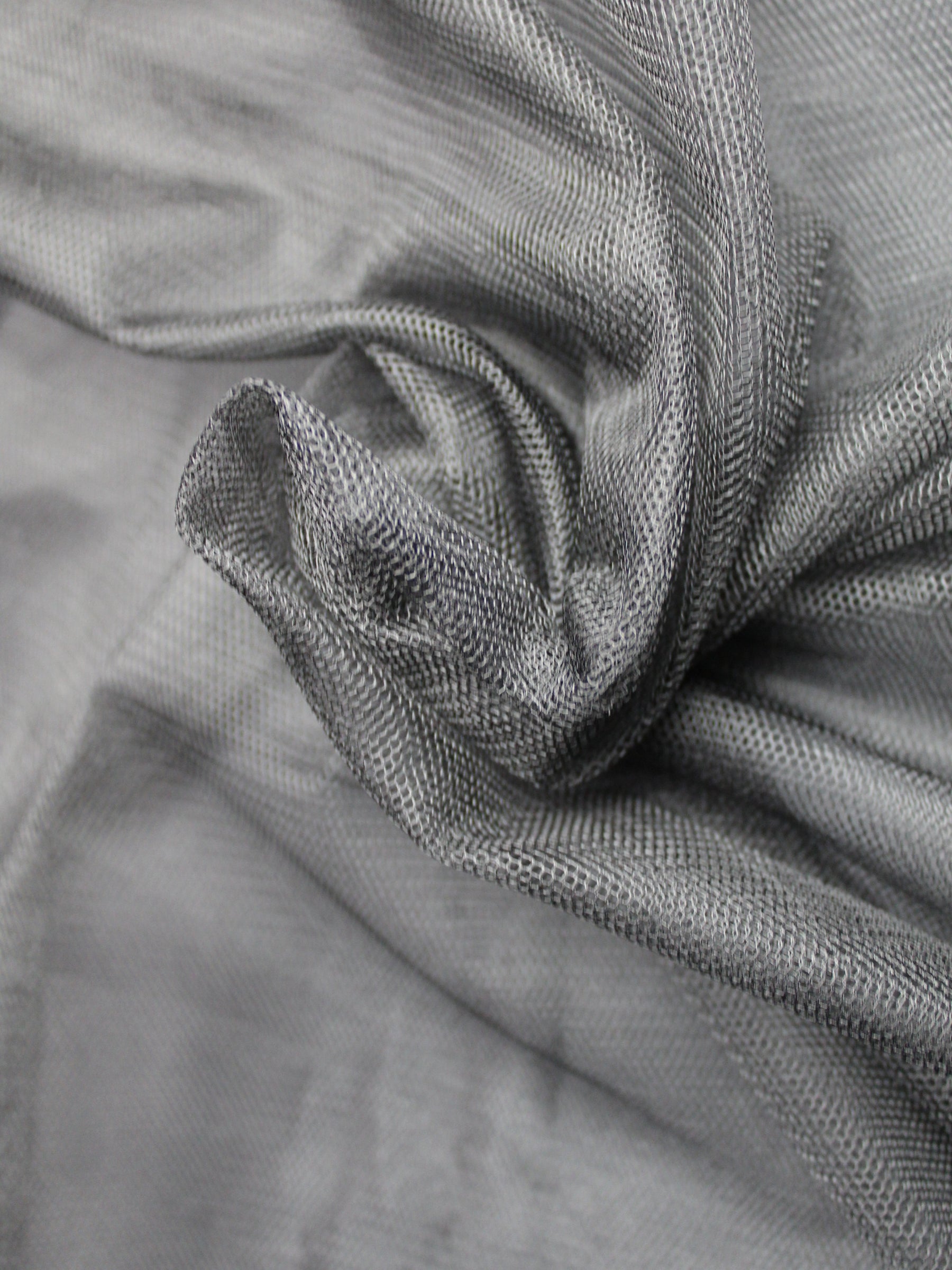 Tulle noir souple pour voiles – P28