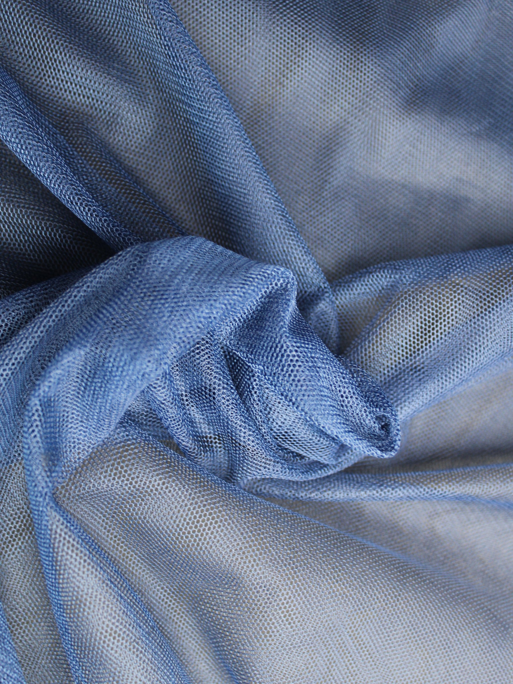 Tulle souple bleu marine pour voiles – P28
