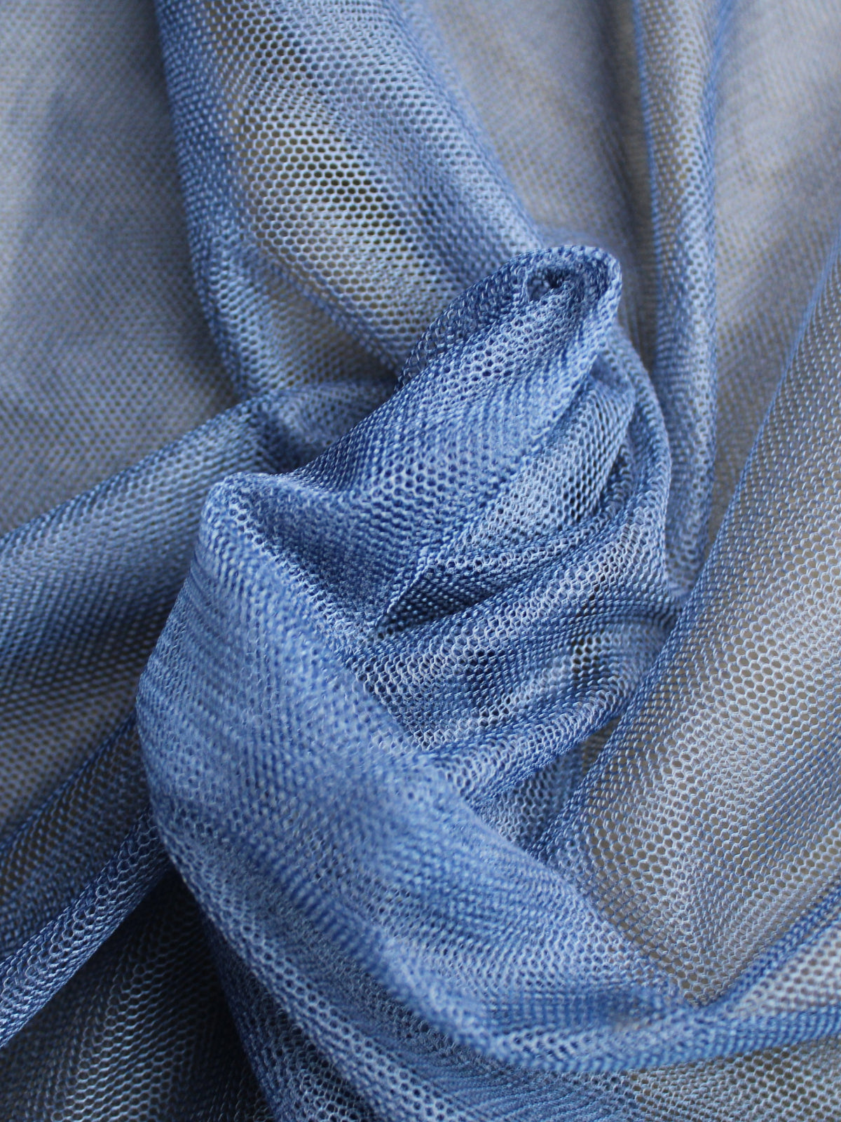 Tulle souple bleu marine pour voiles – P28