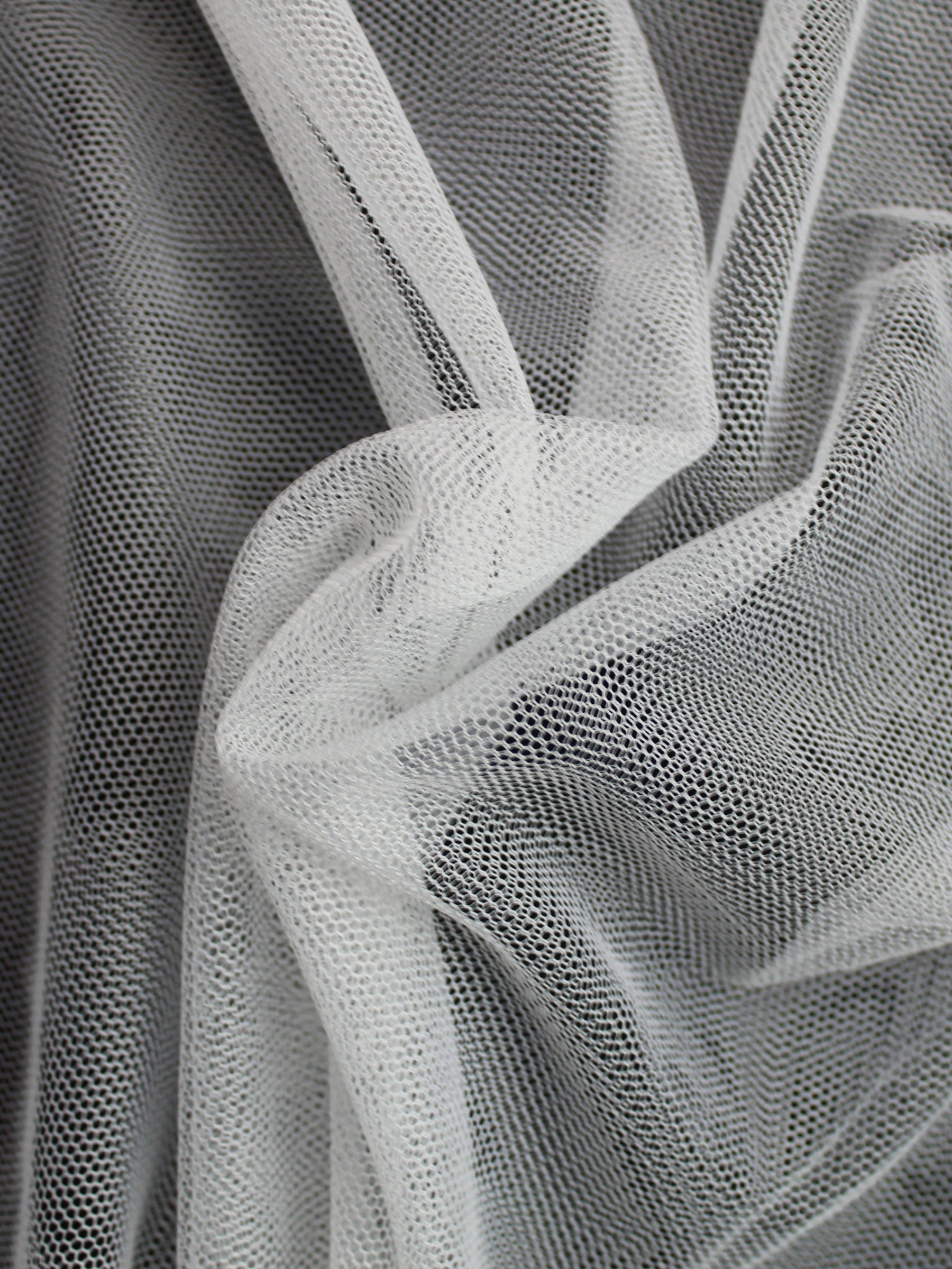 Tulle blanc souple pour voiles – P28