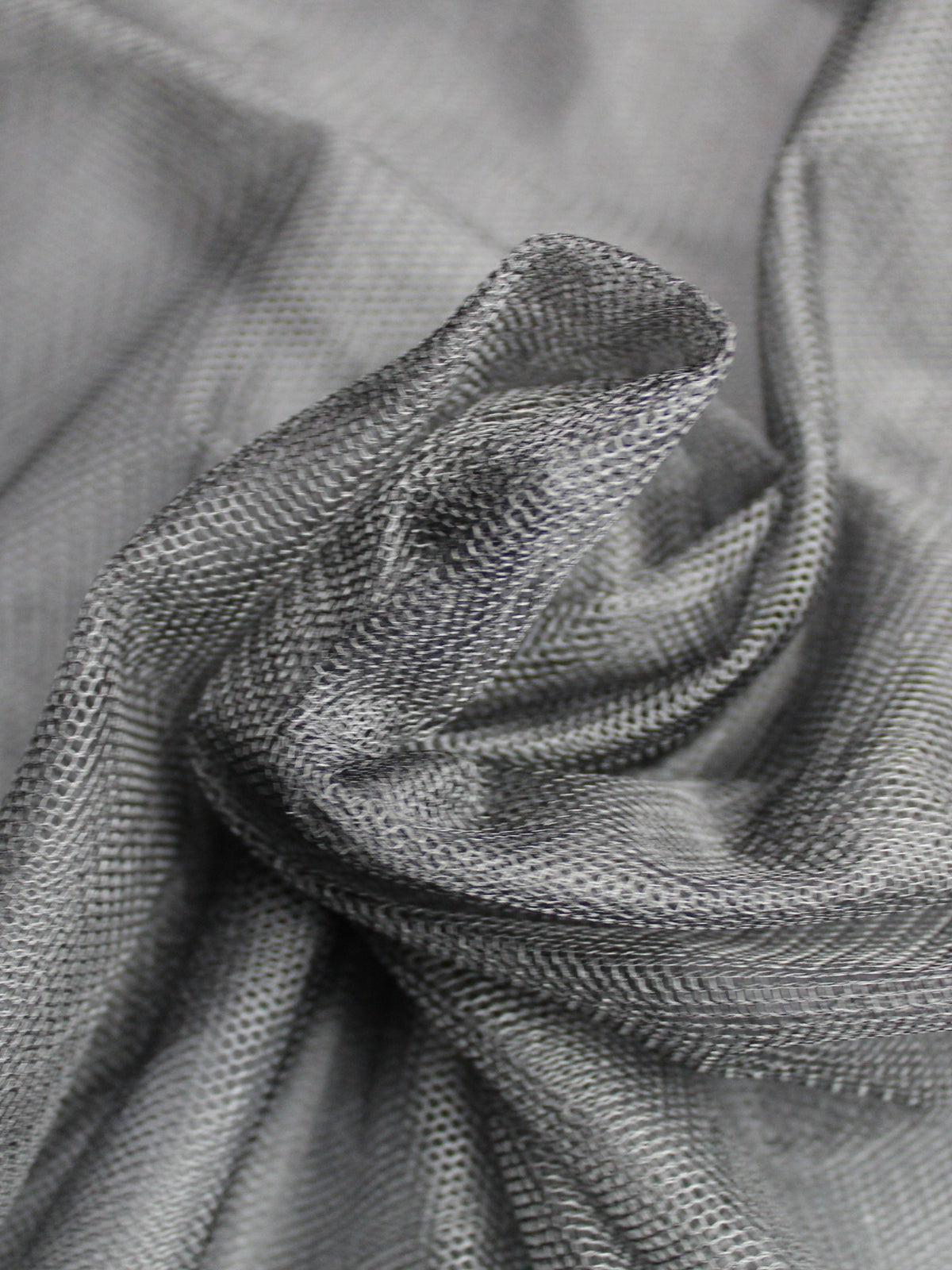 Tulle noir souple pour voiles – P28
