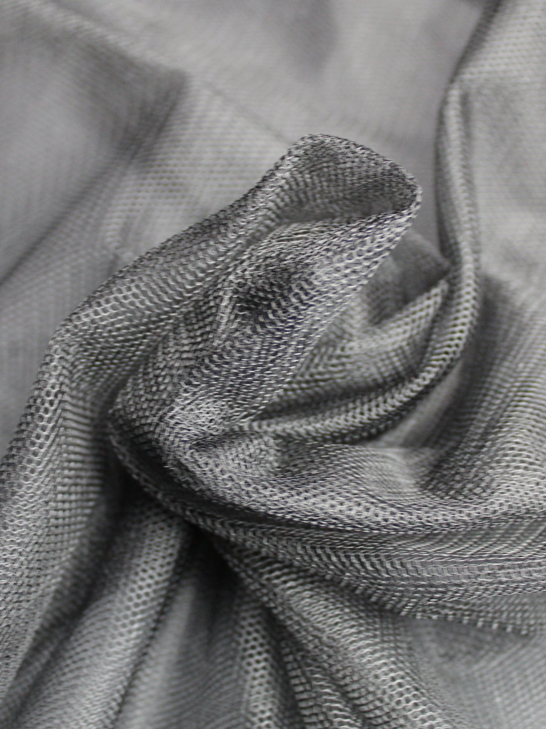 Tulle noir souple pour voiles – P28