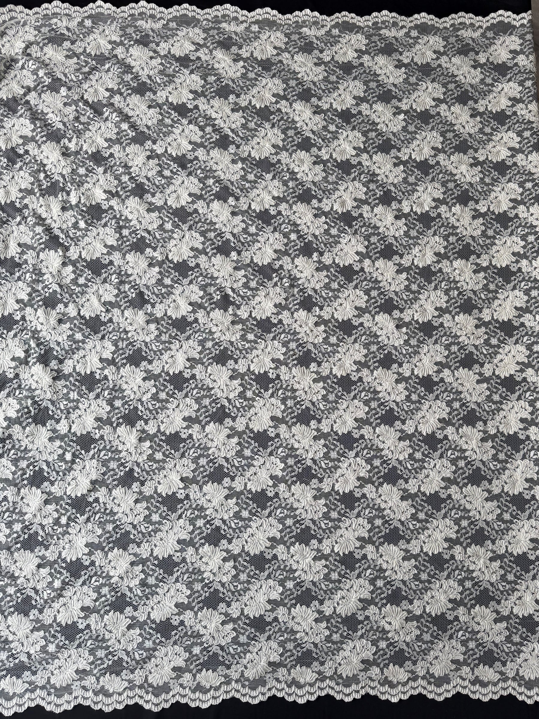 Dentelle de mariée cordée ivoire foncé - P379