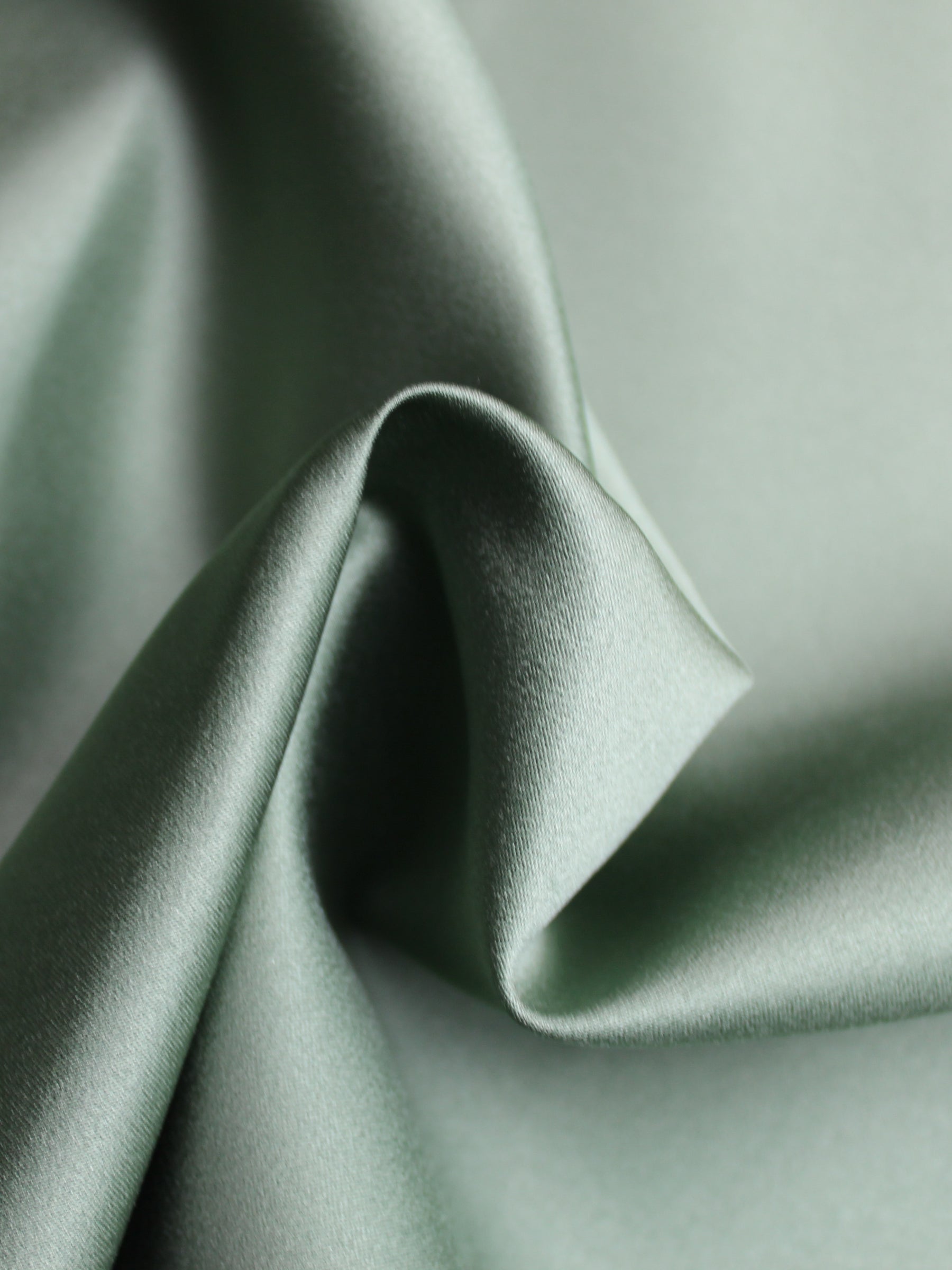 Satin duchesse en polyester couleur avocat - P42