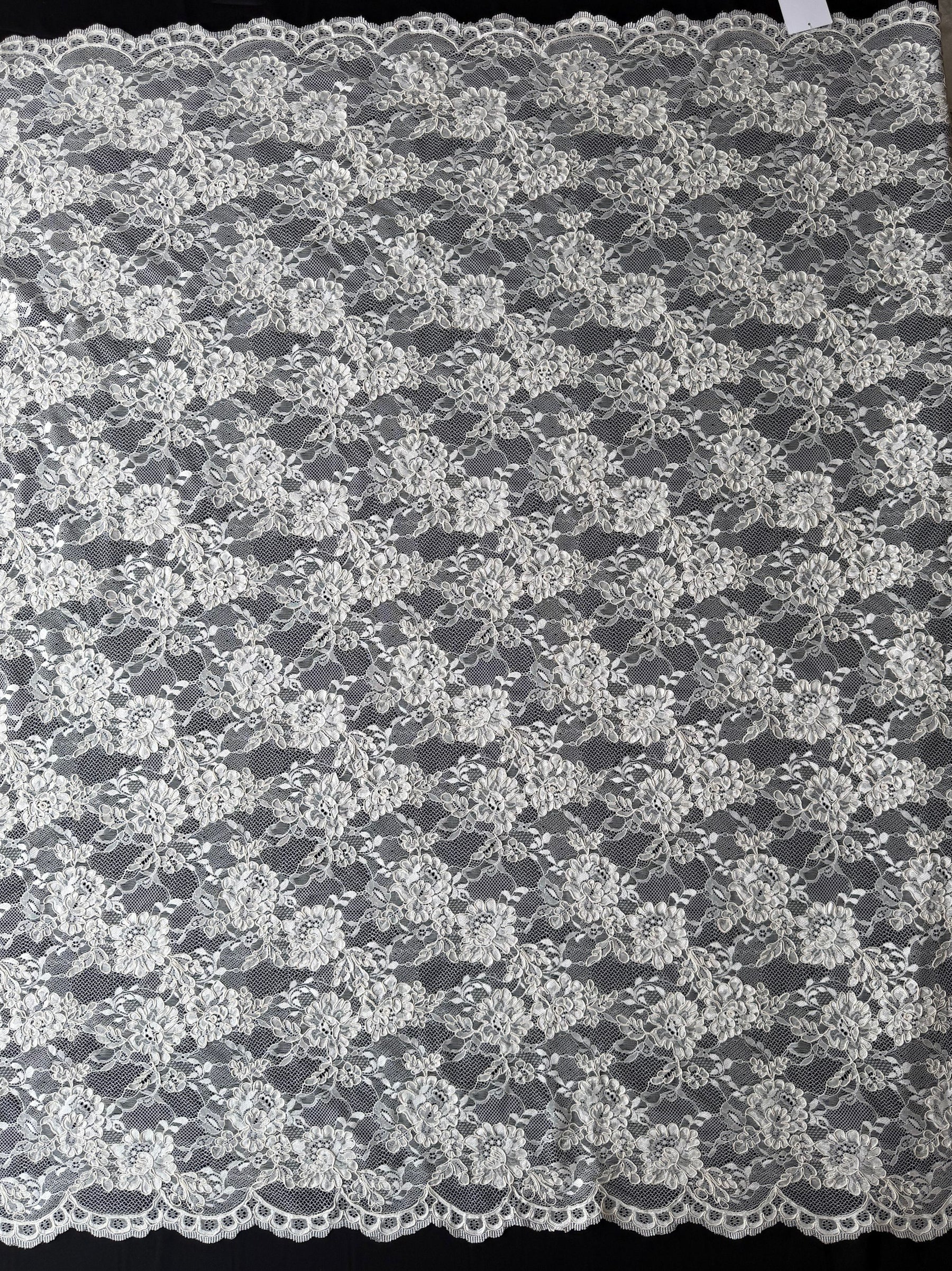 Dentelle cordée ivoire - P442