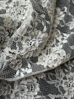 Dentelle cordée ivoire - P442