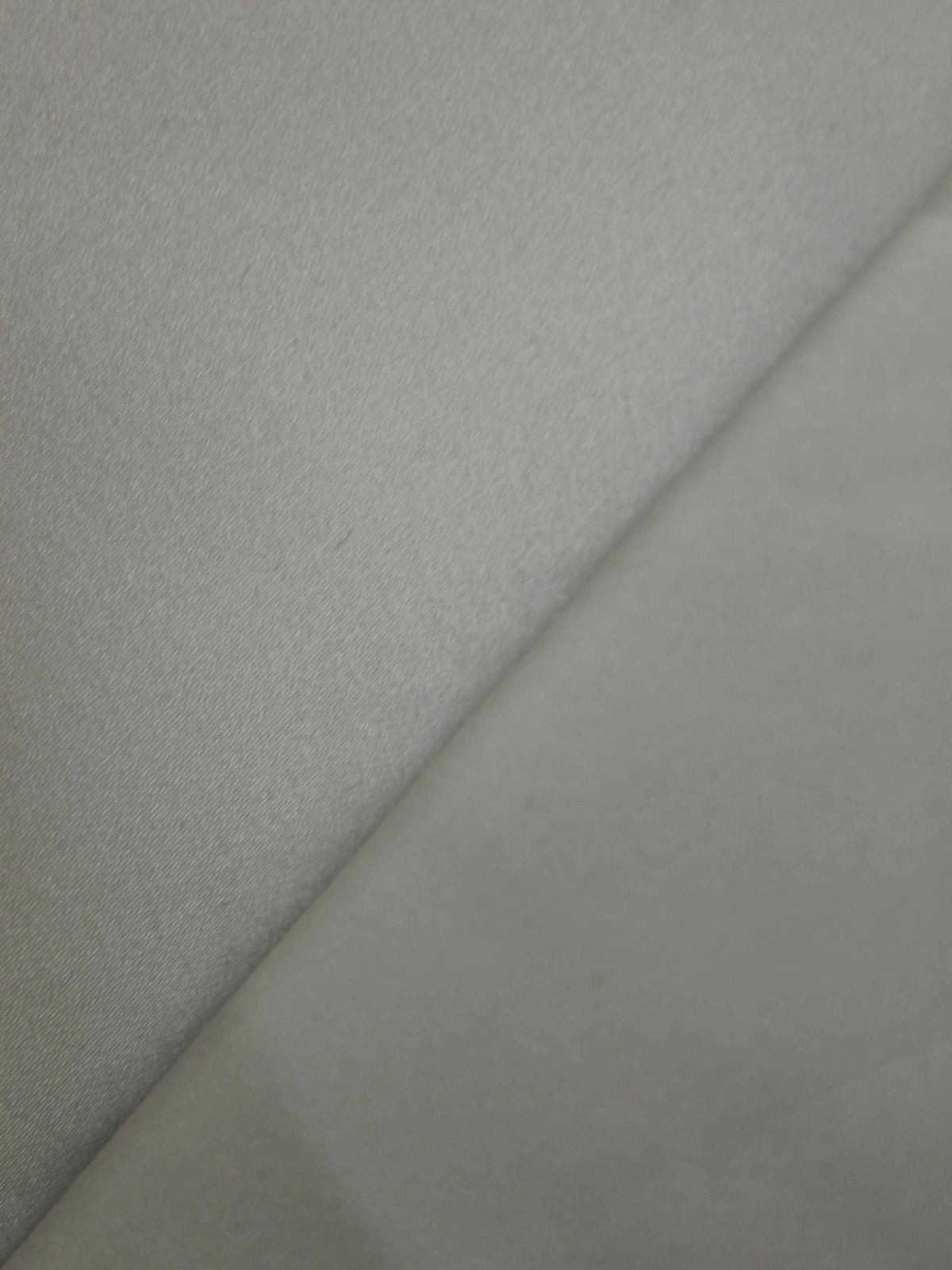 Champagne Suprême Satin Duchesse - P47