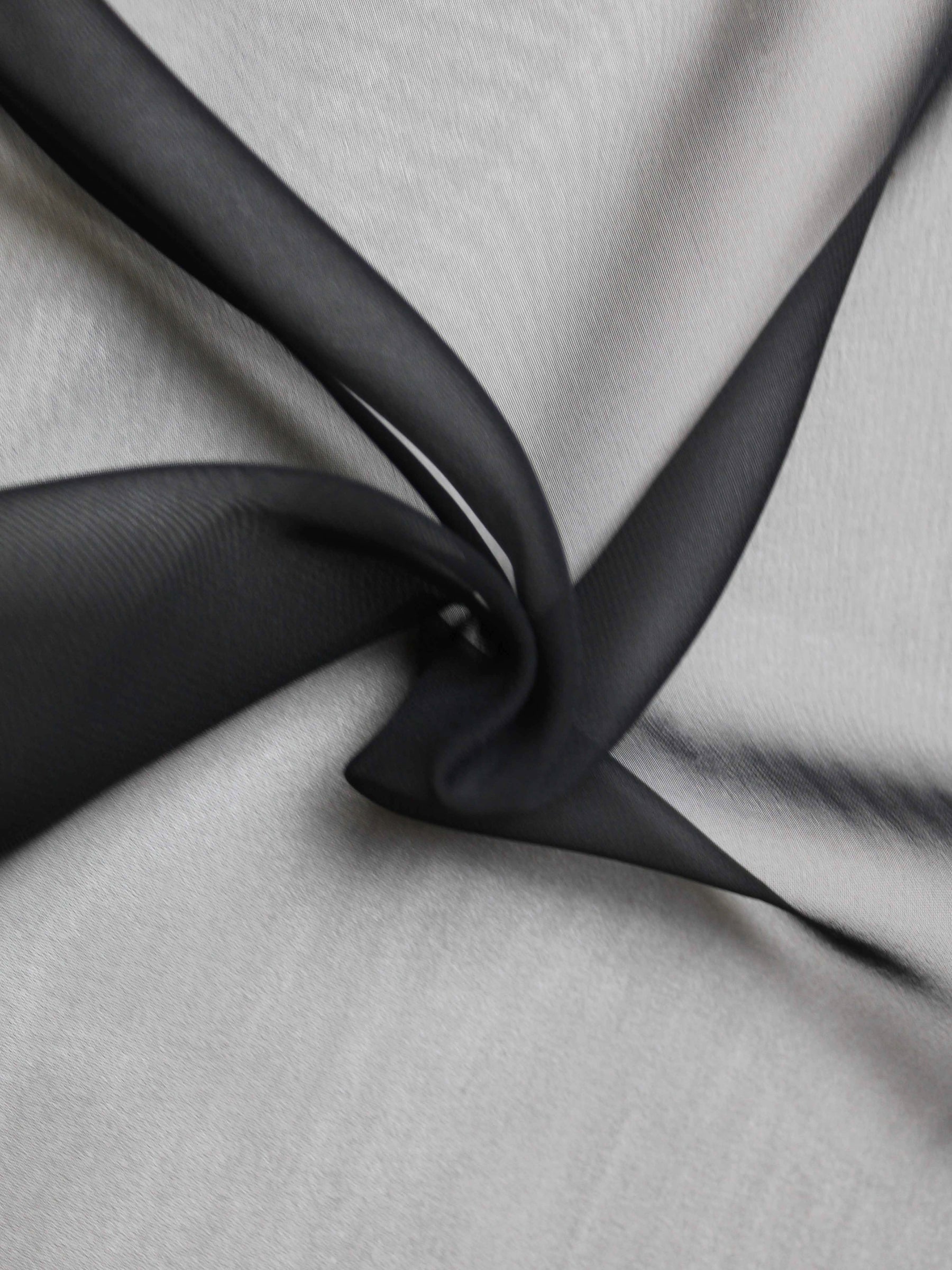 Mousseline de polyester noire - P58