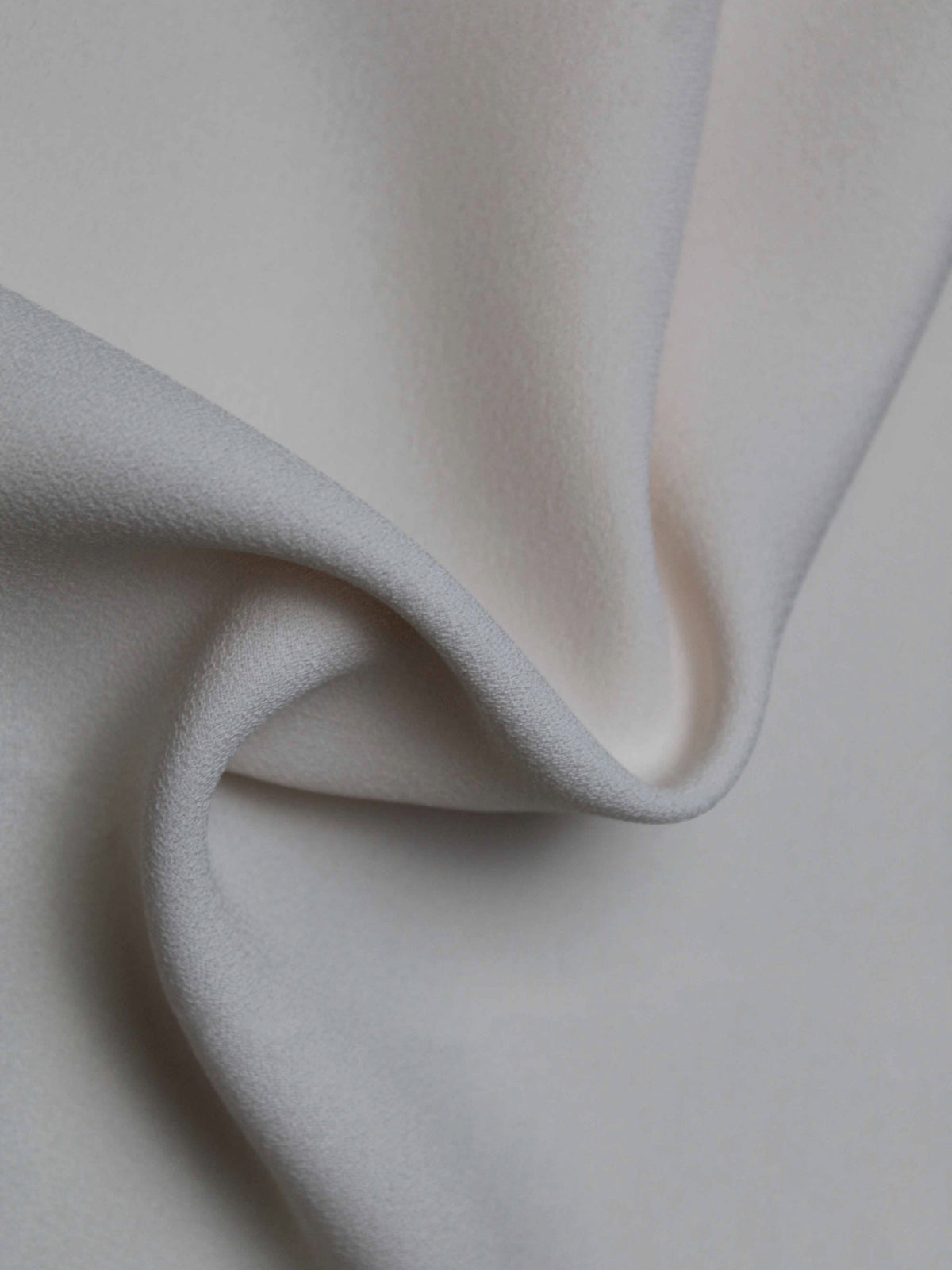 Crêpe polyester rose coquillage, poids moyen - P59