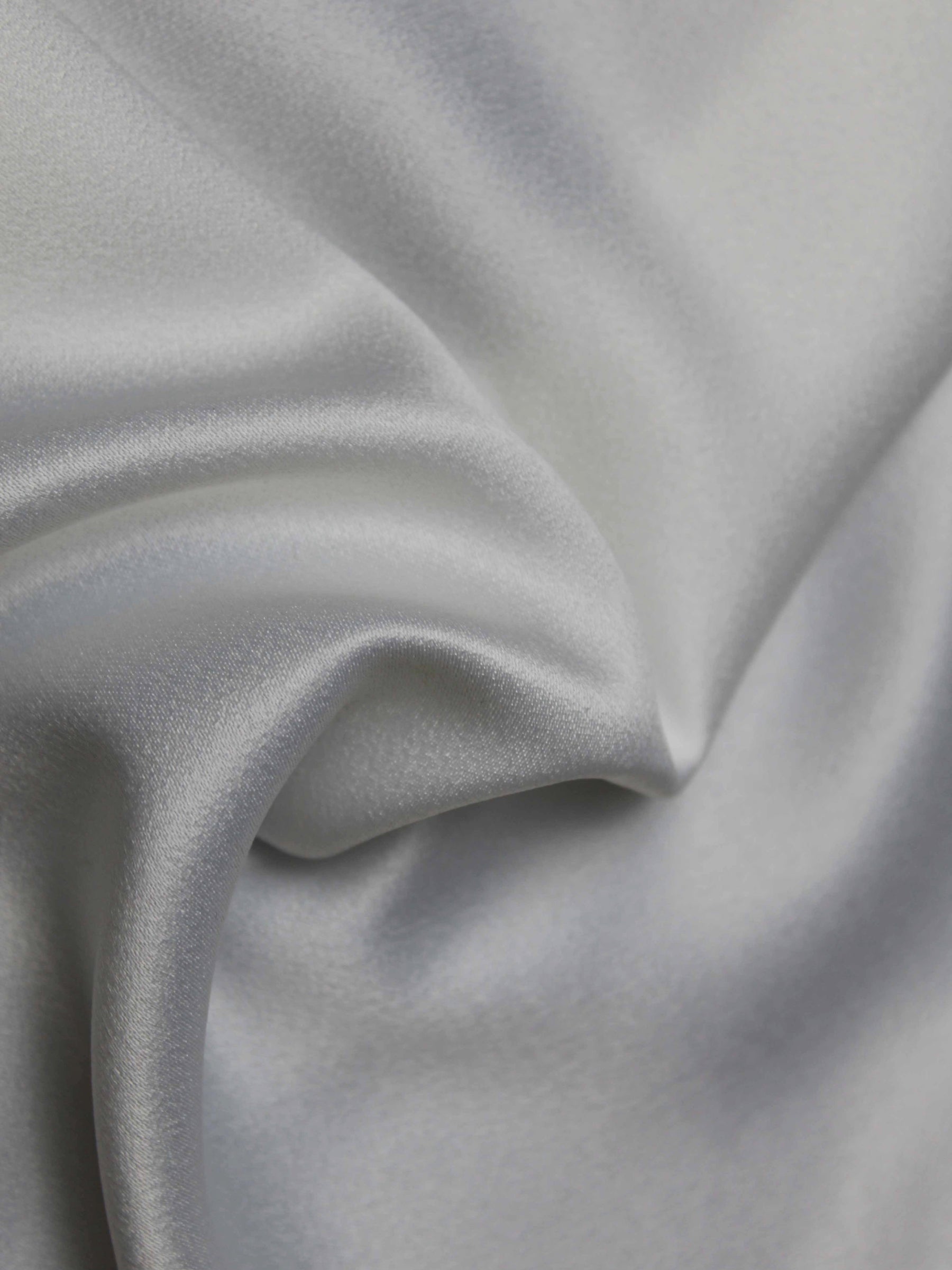 Crêpe satinée ivoire en polyester - P60