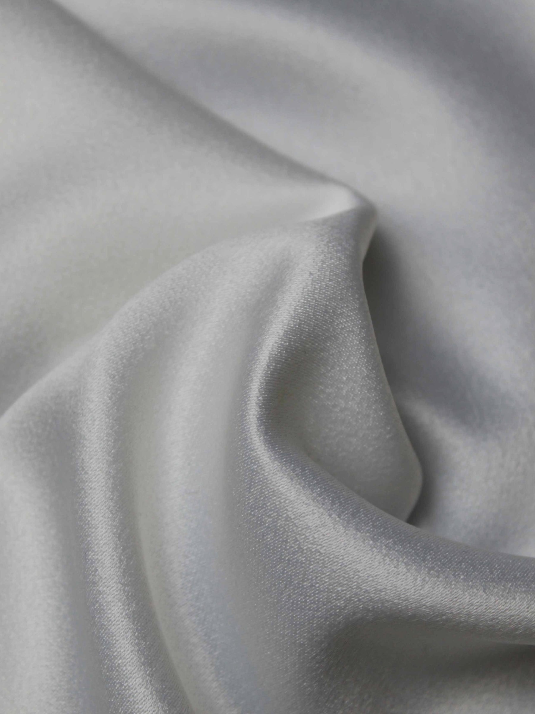 Crêpe satinée ivoire en polyester - P60