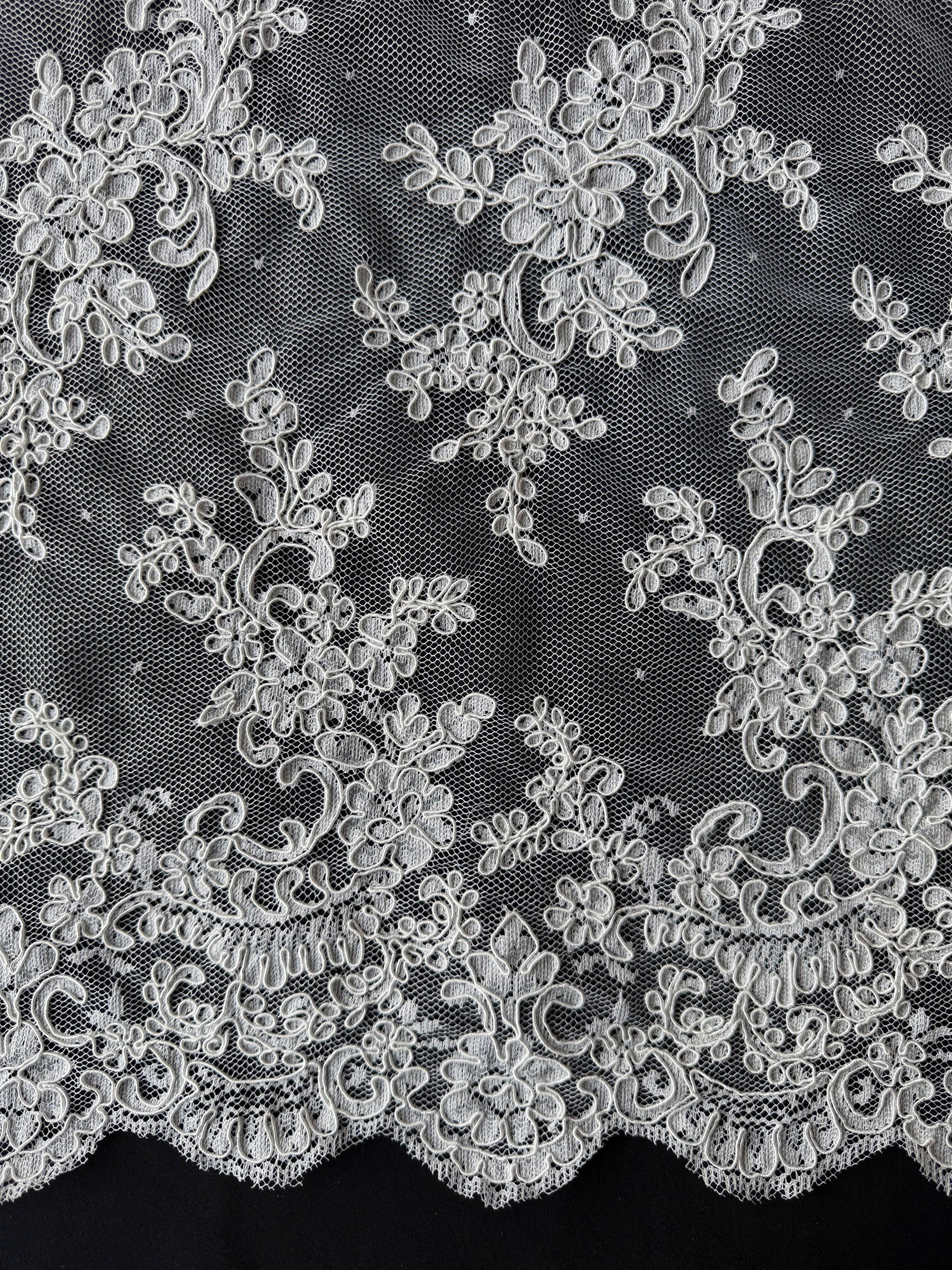 Dentelle cordée ivoire - P637