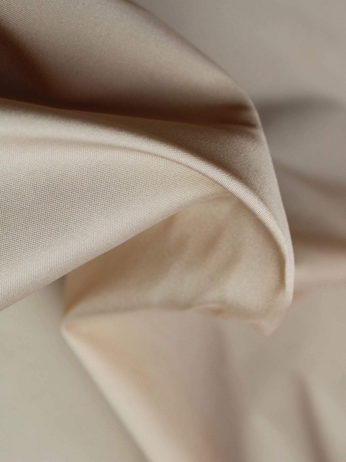 Taffetas de polyester couleur huître - P75