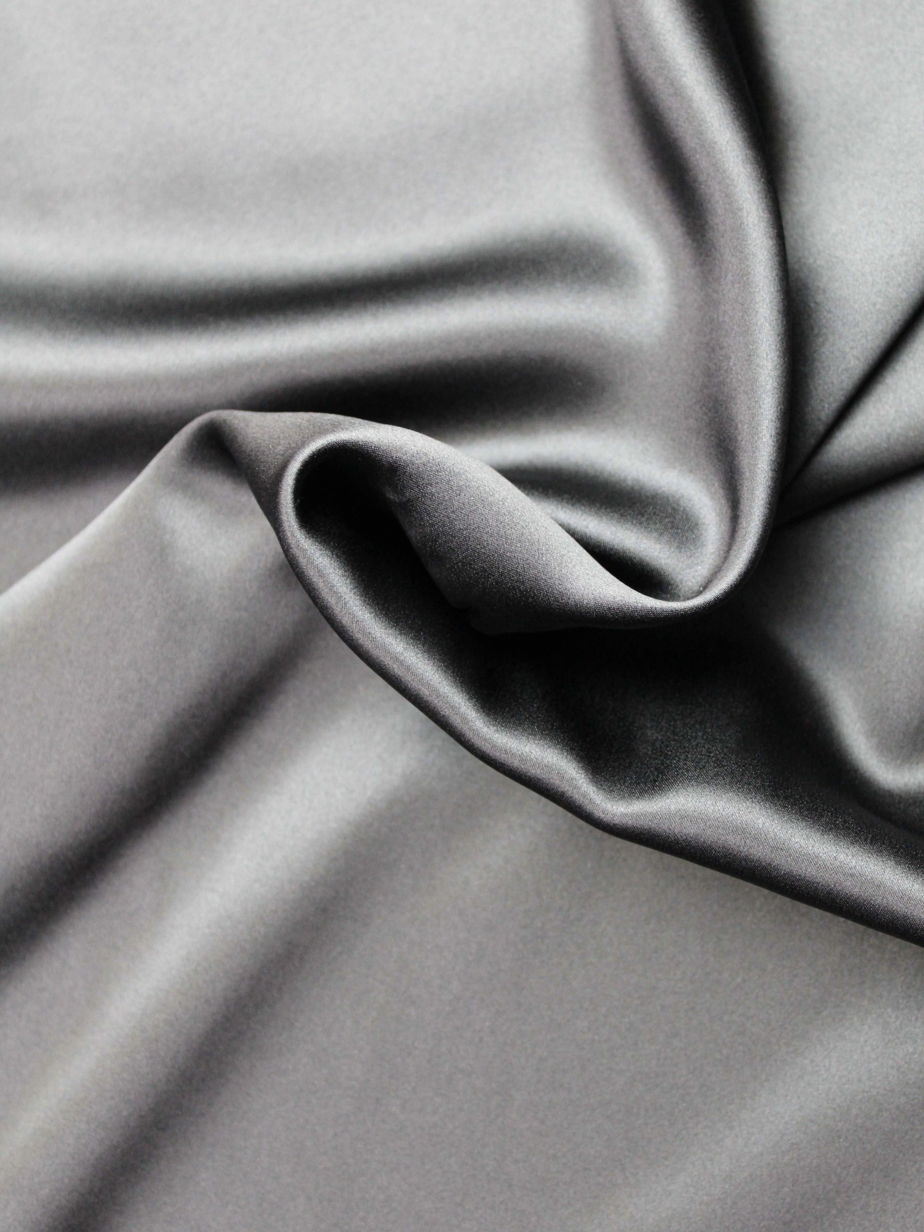 Satin de soie noire - P761