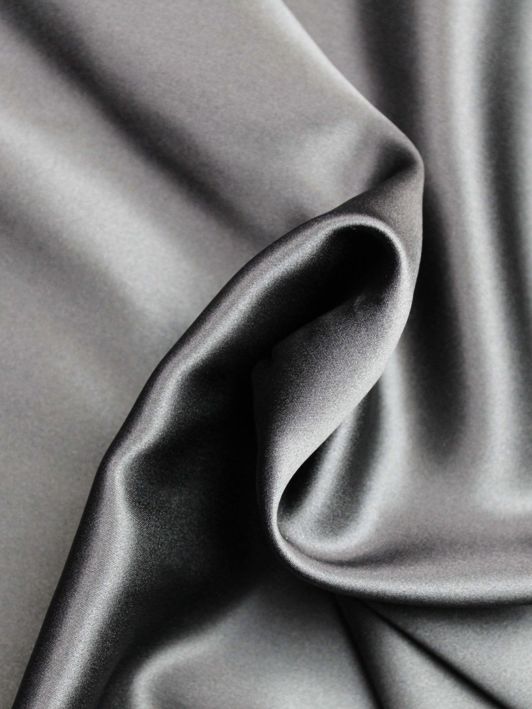 Satin de soie noire - P761