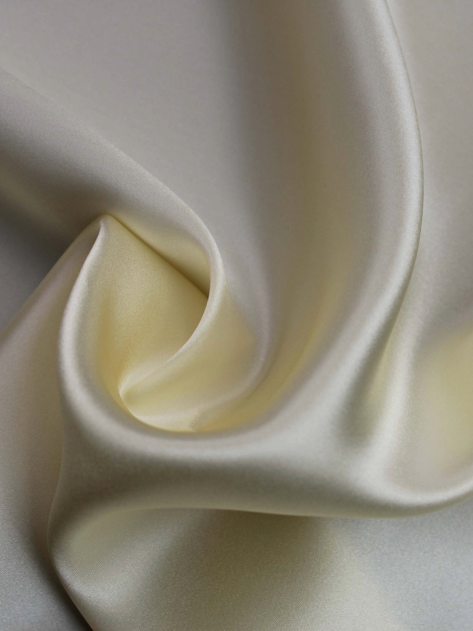 Satin de soie or clair - P761
