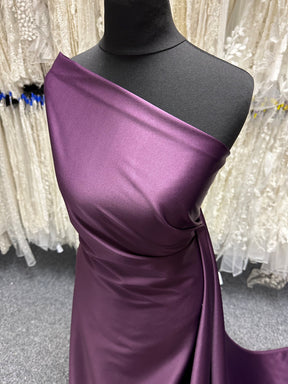 Satin duchesse en polyester lycra prune - P83