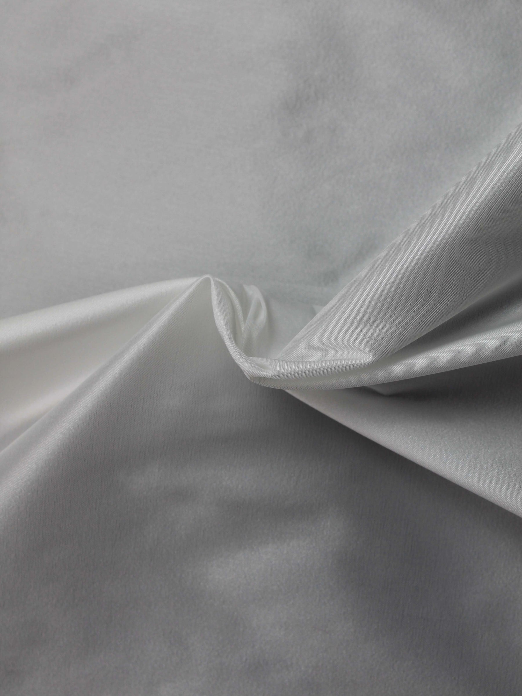 Taffetas de polyester ivoire pâle - P85