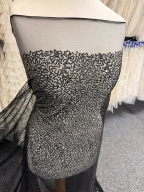 Dentelle noire à sequins - P913