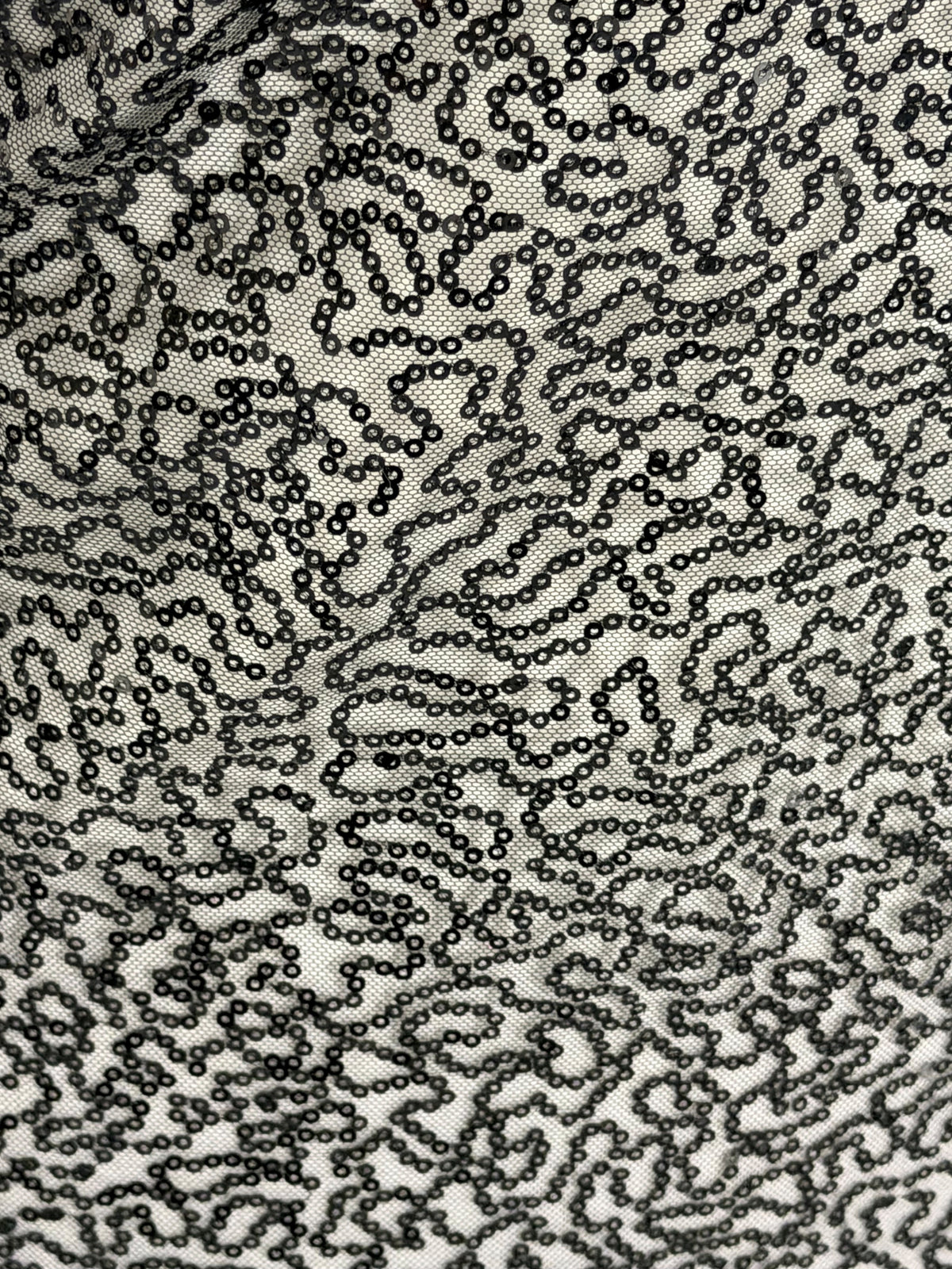 Dentelle noire à sequins - P913