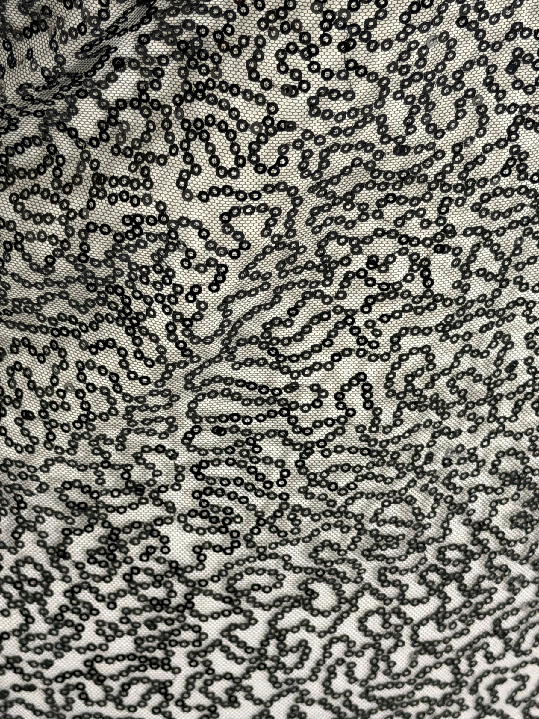 Dentelle noire à sequins - P913