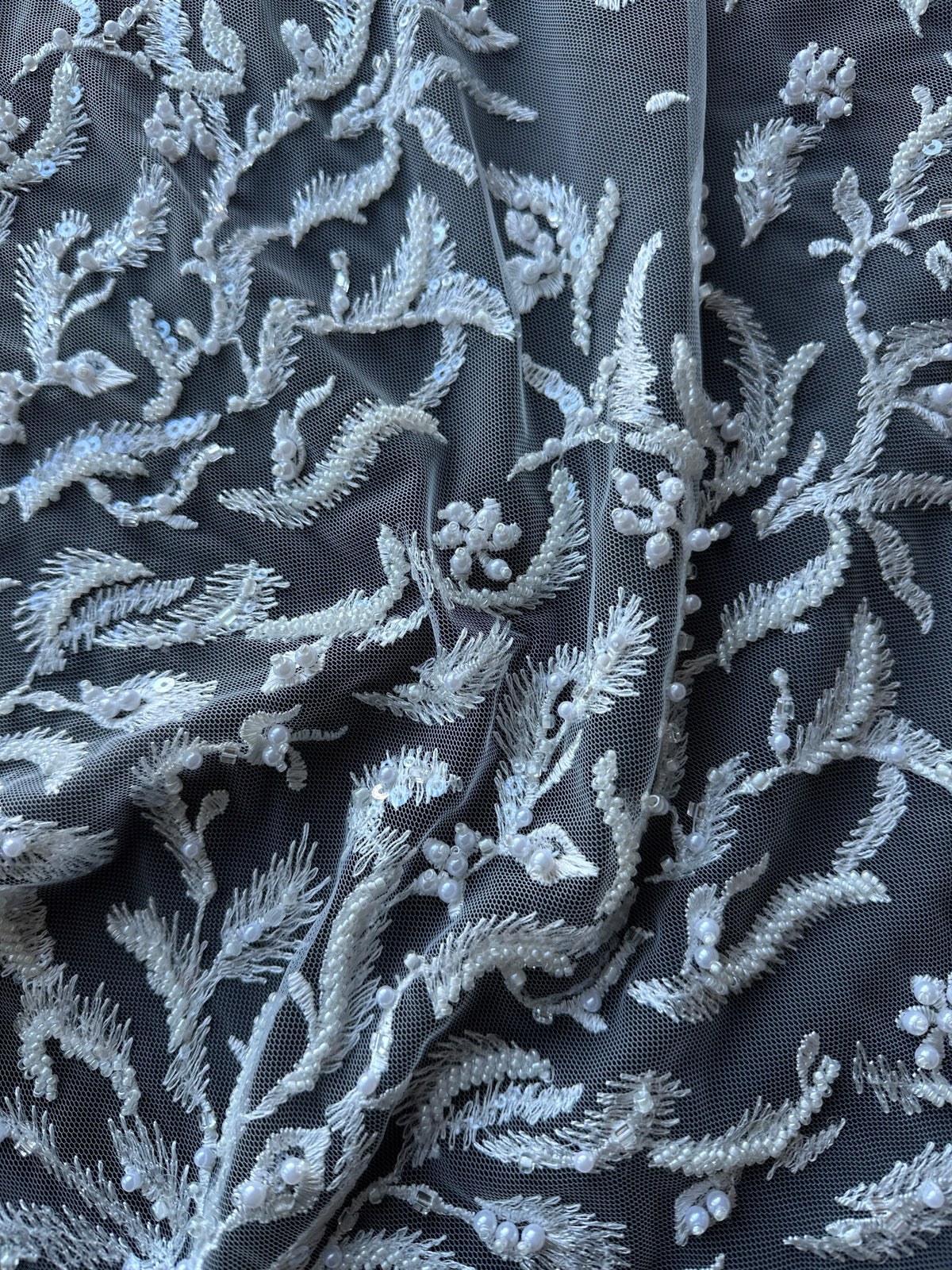 Oreiller en dentelle perlée ivoire