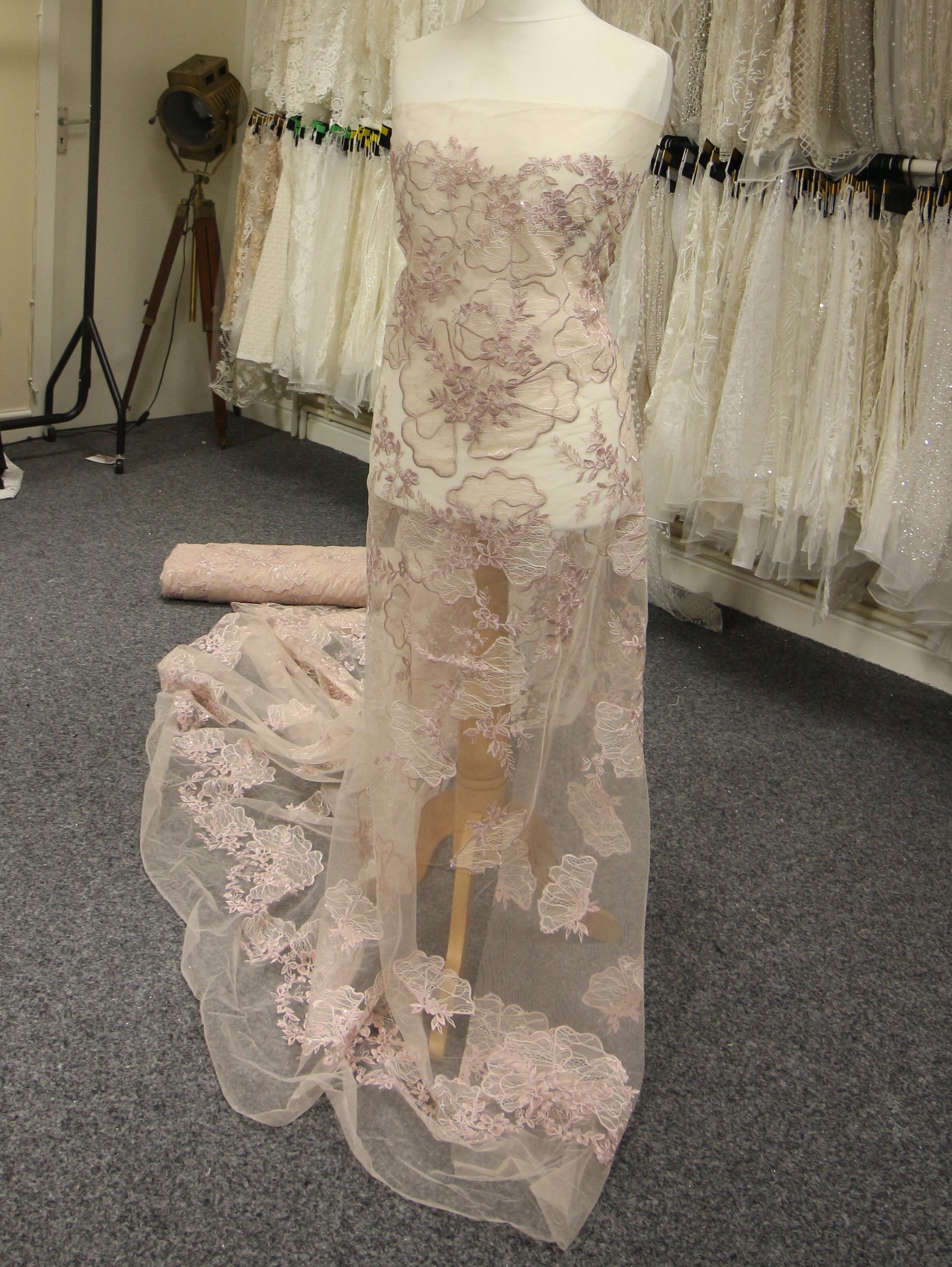 Dentelle brodée rose - Blessing