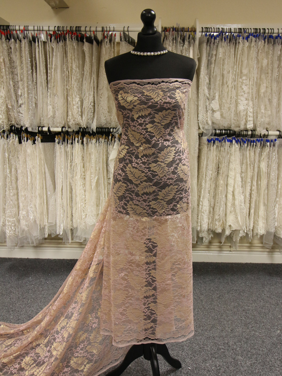 Dentelle Raschel rose - Wren