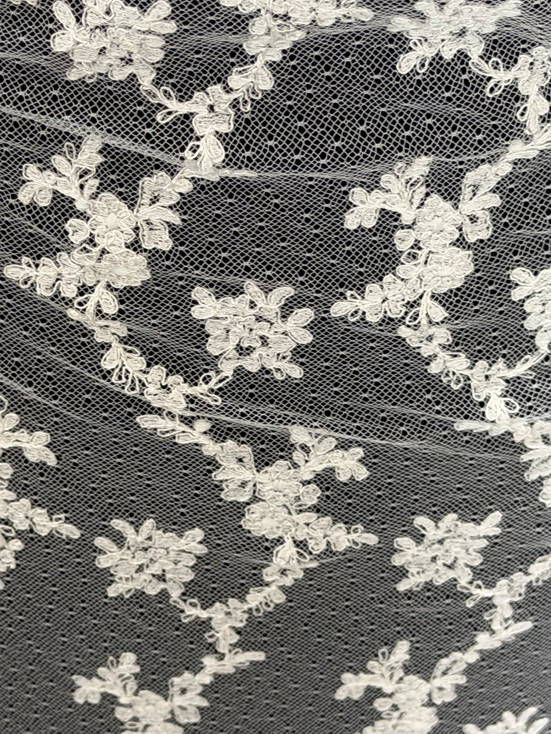 Dentelle française brodée ivoire - Remington